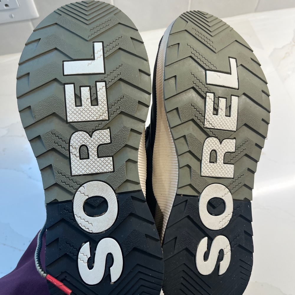 Sorel Out ‘n About Classic Duck boot in dark moss, black - Picture 5 of 5
